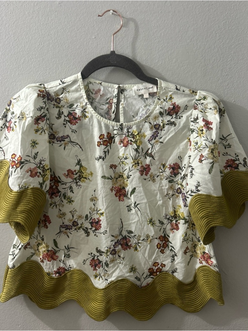 Entro Ladies Floral Print w Ric Rack Trim 100 % Cotton Shirt Size Small Boho